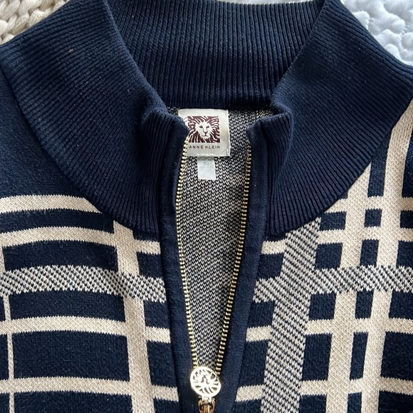 Short sleeve zip up sweater - Picture 3 of 6